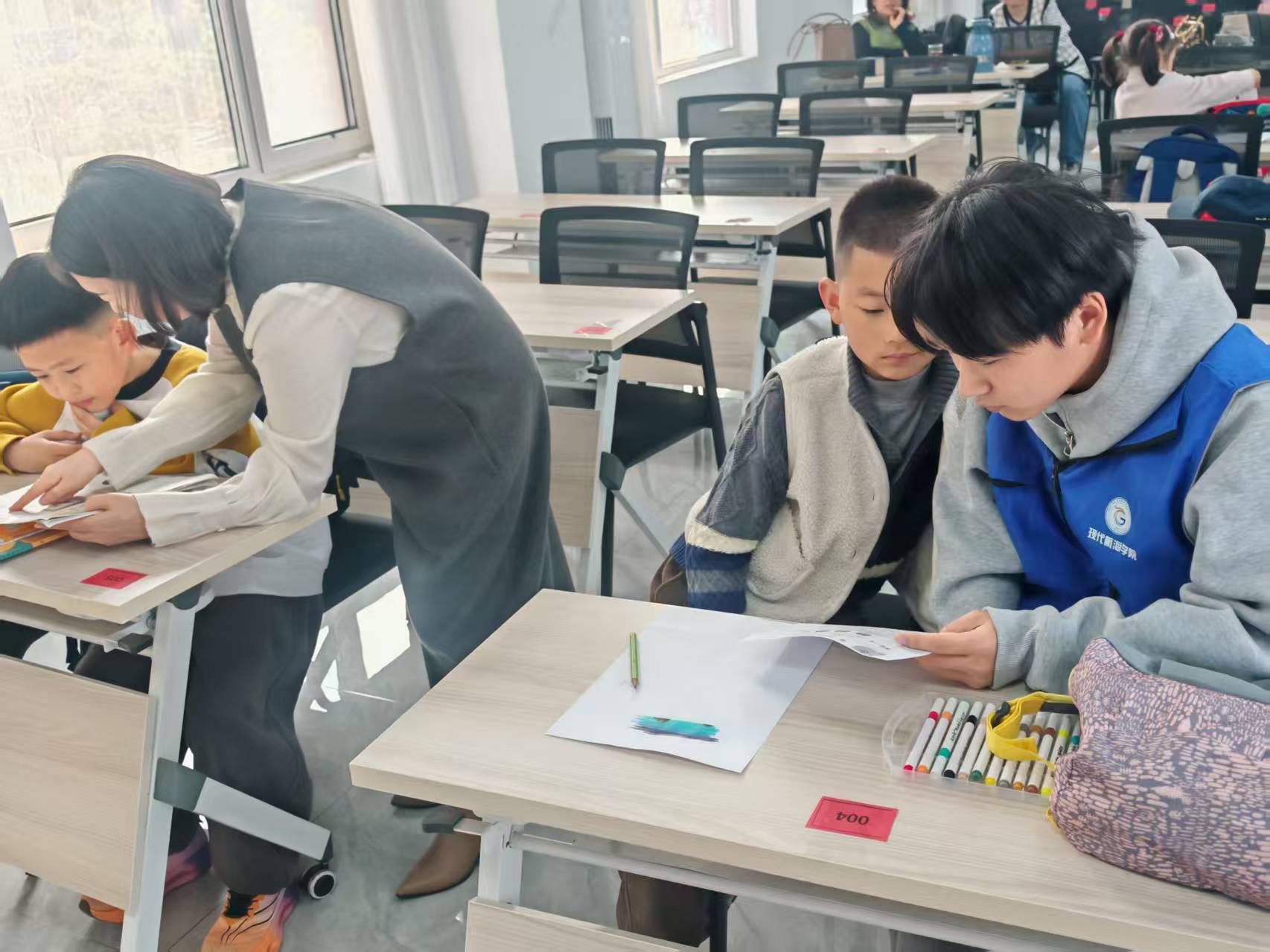 bw必威西汉姆联开展“童心港湾，温暖相伴”志愿服务活动