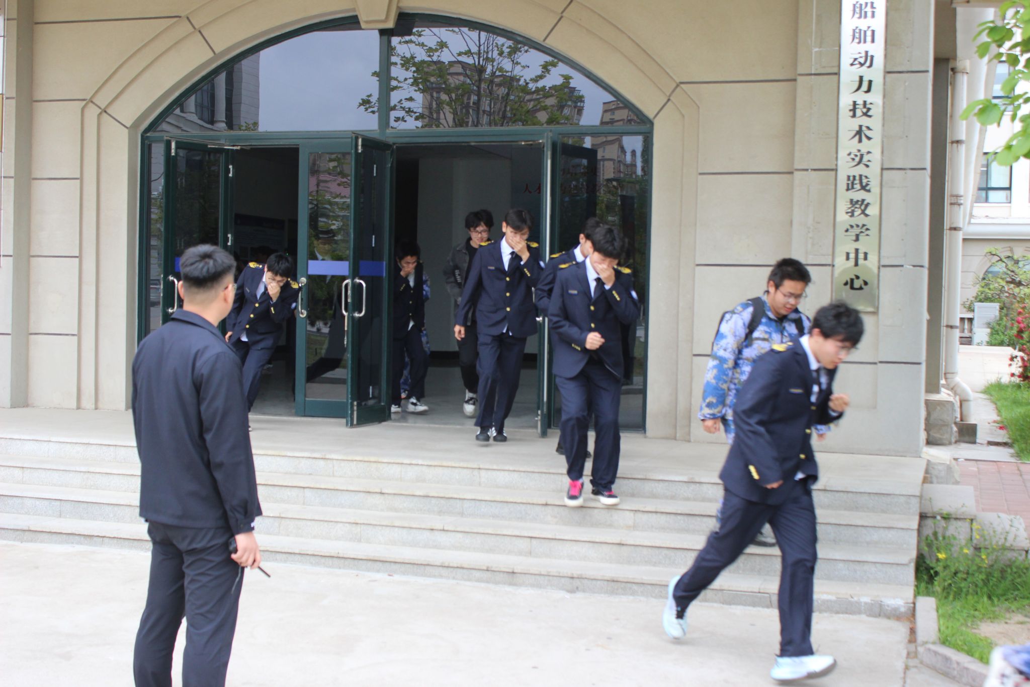 bw必威西汉姆联开展“防微杜渐，警钟长鸣”春季学期消防应急演练